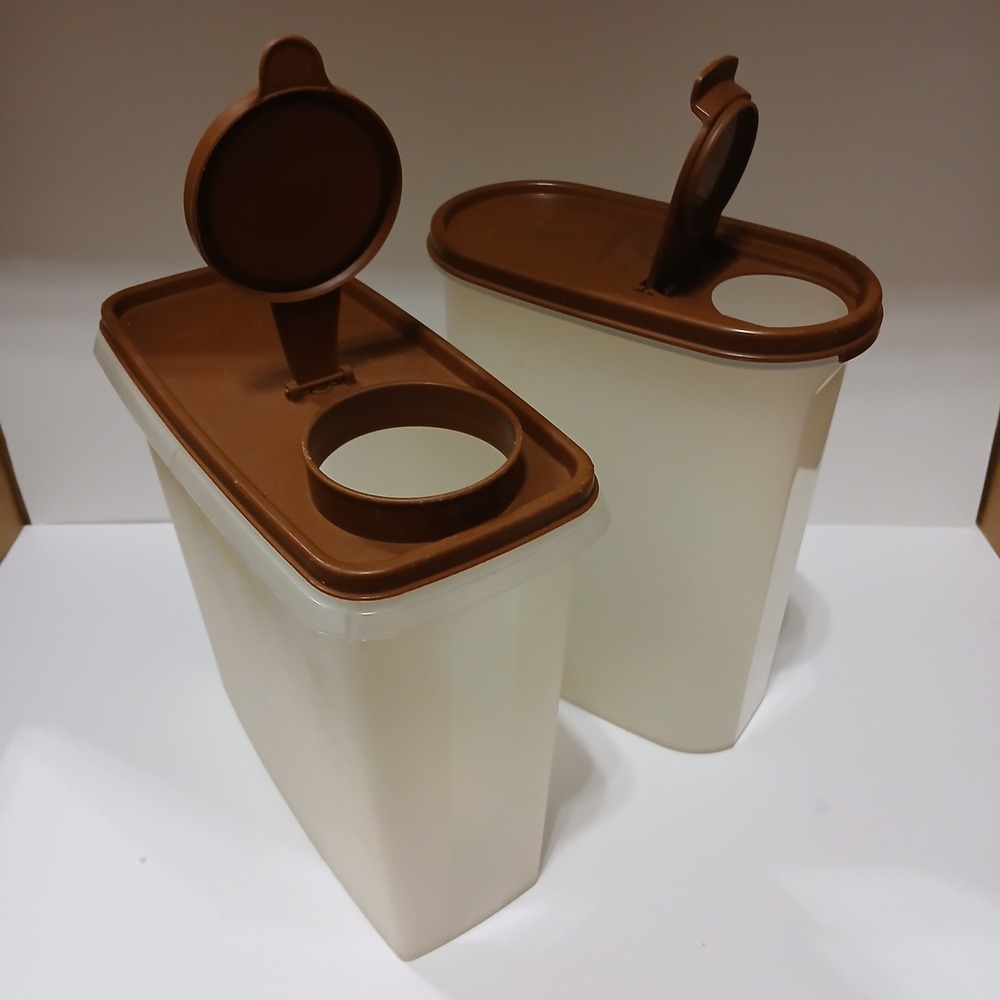 Tupperware Vintage Store N Pour Cereal Keepers Set 2 Brown Lids 509-11 9.75 Cup